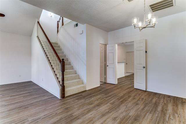 Building Photo - 529 Raintree Cir