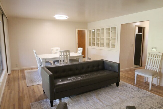 Foto del edificio - Lovely Home For Rent In Orem, UT