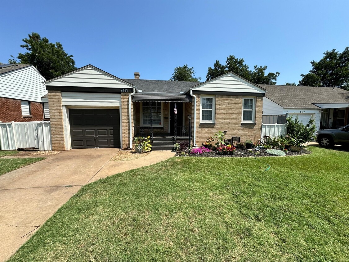 Foto principal - 2441 NW 32nd St