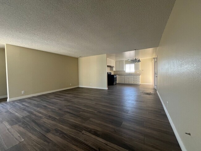 Foto del edificio - 14070 Juniper St