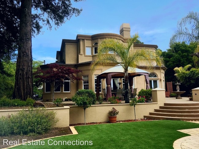 Building Photo - 18233 Saratoga Los Gatos Rd