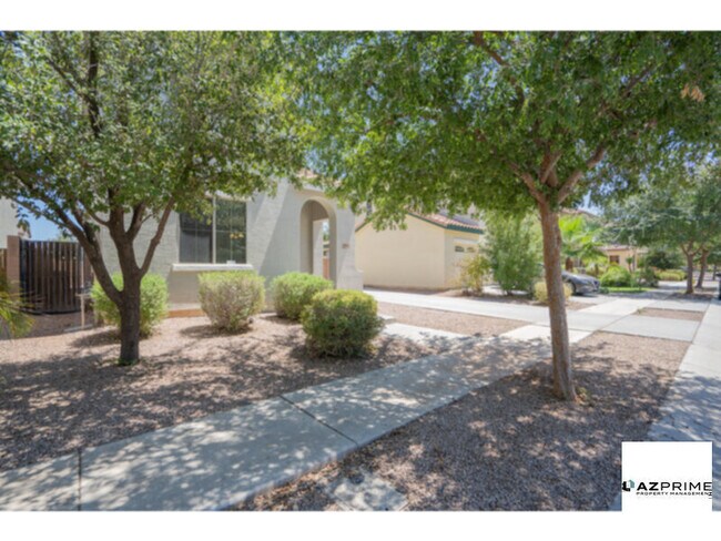 Foto del edificio - Settle into Comfort in this Charming 4/2.5...