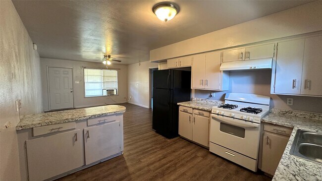 Building Photo - 2389 W Dumble St