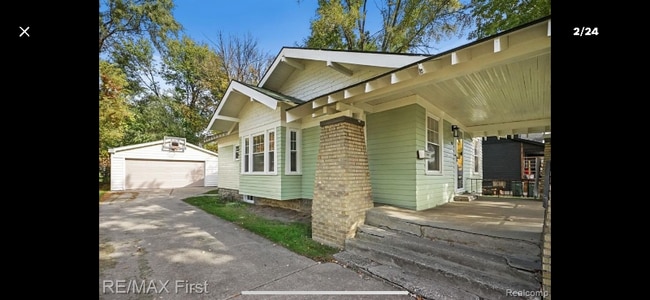 Building Photo - 422 W Muir Ave