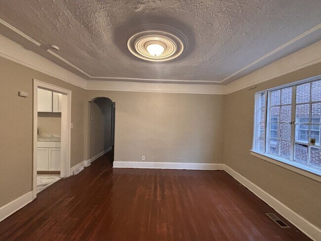 Foto del edificio - 17606 Roselawn St