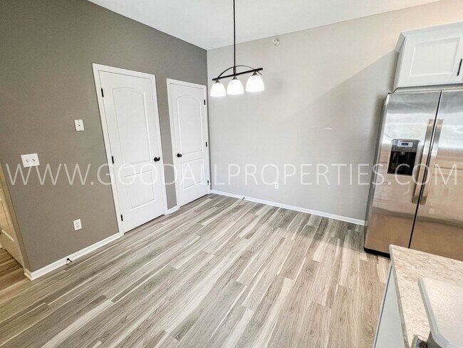 Foto del edificio - 1606 NW Prairie Lakes Dr