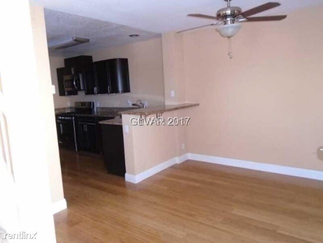Building Photo - 3 br, 2.5 bath Townhome - 7960 W NEVSO DR