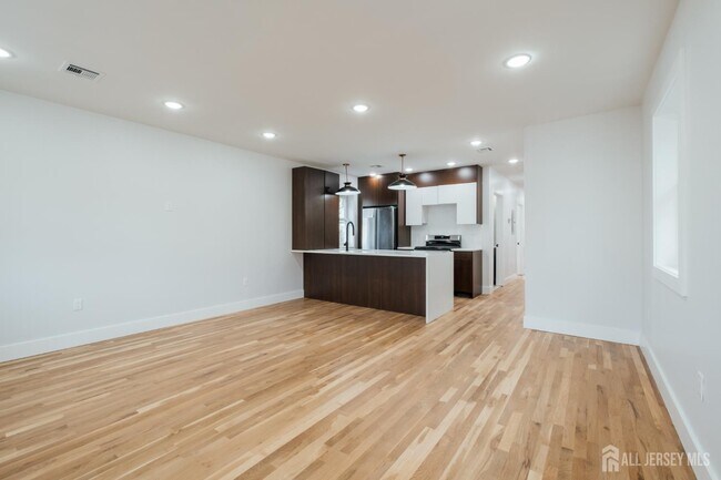 Foto del edificio - 90 Hollywood Ave