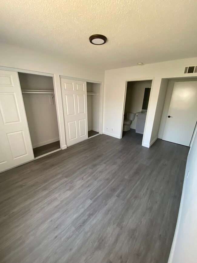 Foto del edificio - 4619 Rosewood Ave