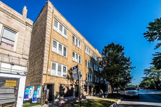 Building Photo - 400 S Laramie