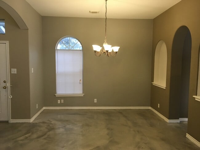 Building Photo - 824 Cross Branch Dr
