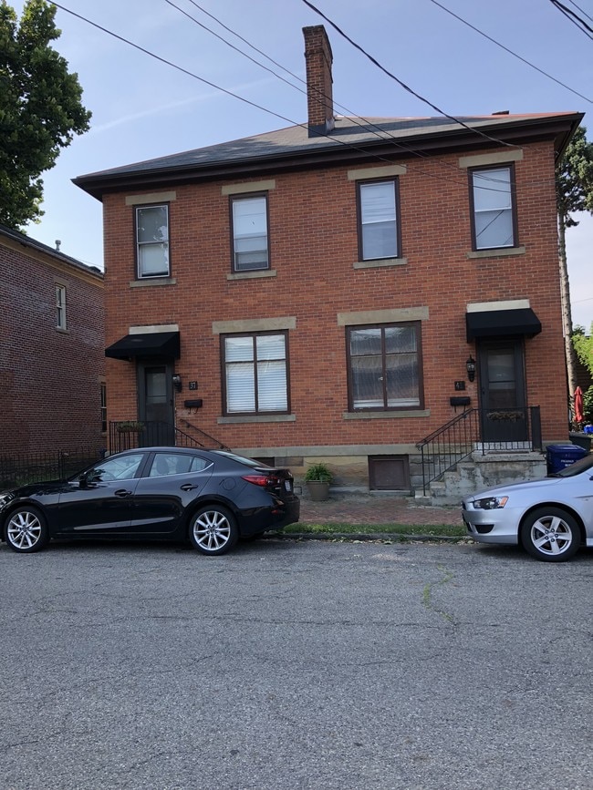 Permit parking with guest passes - 41 Frederick St