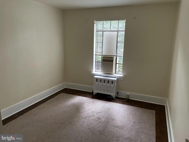 Building Photo - 5 E Maplewood Ave