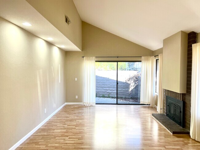 Foto del edificio - 23 Burdell Ct