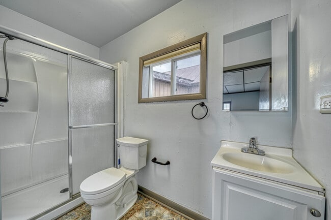 Building Photo - 1305 Poplar St