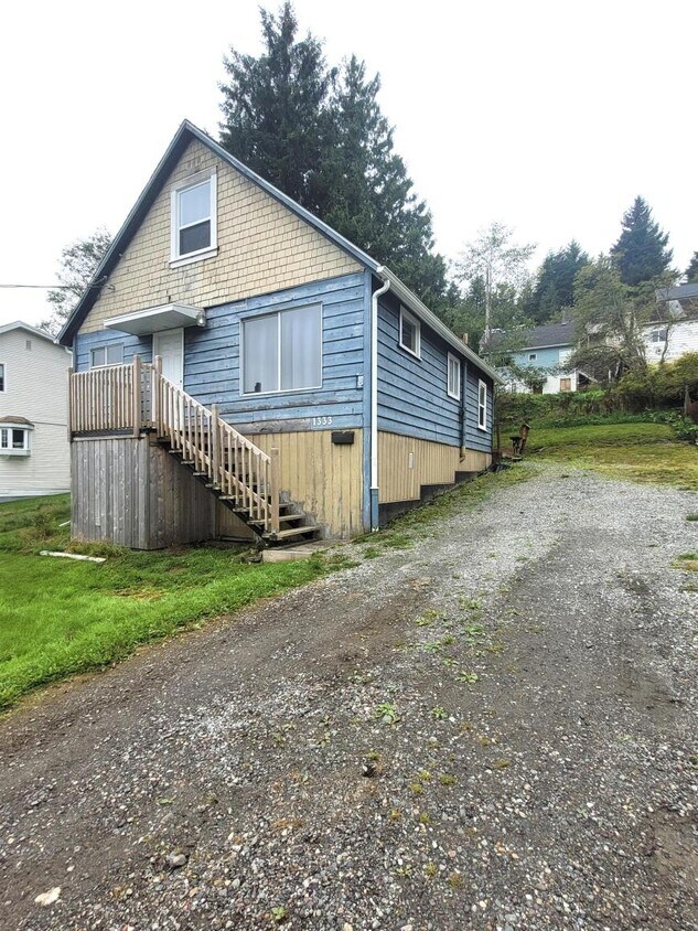 Photo principale - 3 bedroom in Prince Rupert BC V8J 1Y1