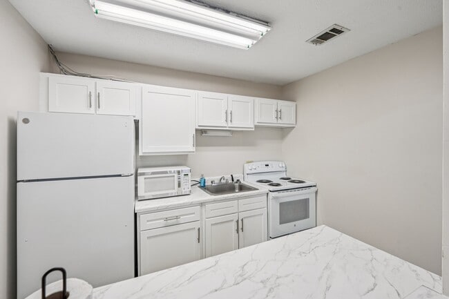 Renovated Kitchen - Hampton Townhomes