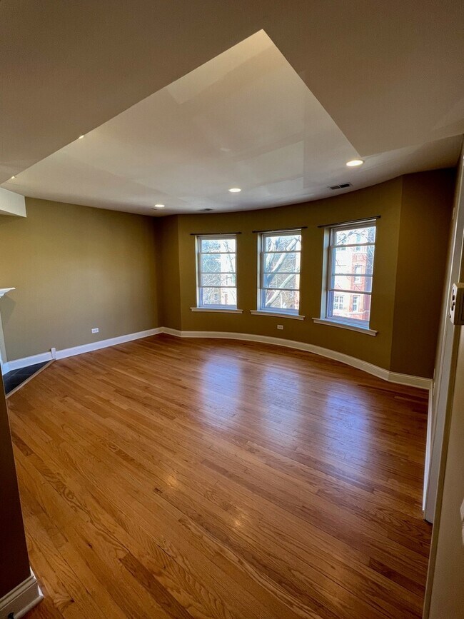Foto del edificio - 7411 N Hoyne Ave
