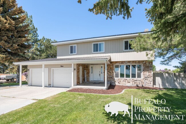 Foto del edificio - Charming Country Home on 2 Acres | 5 Bed | 3 Bath | Blackfoot, ID
