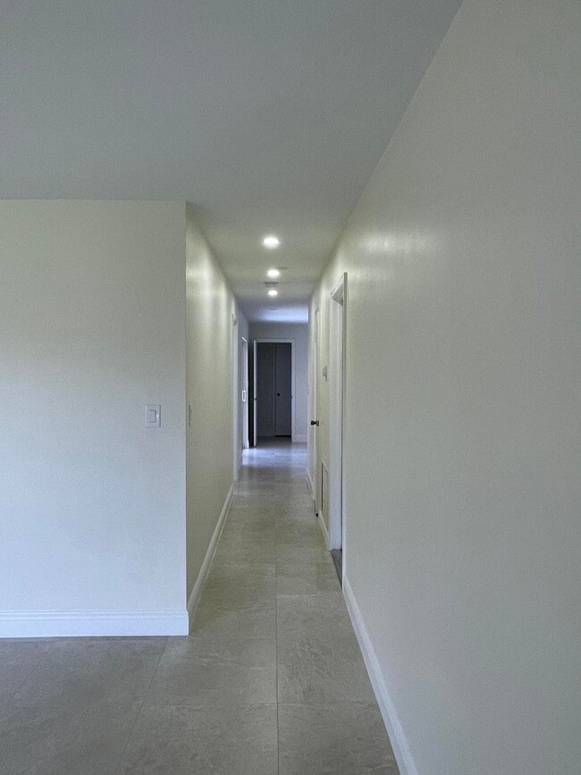 Building Photo - 127 1st Ave