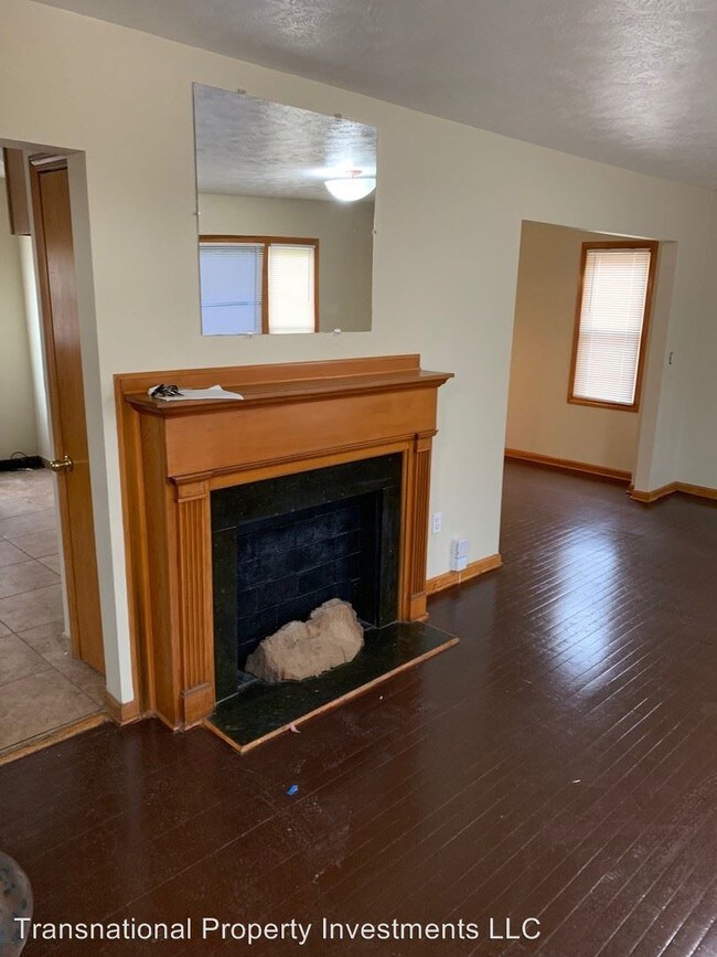 Building Photo - 3 br, 1.5 bath House - 17315 Throckley Ave.