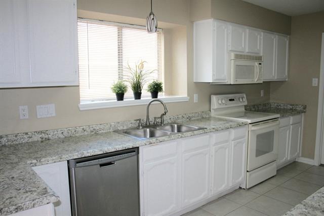 Building Photo - 1005 Summertree Cir