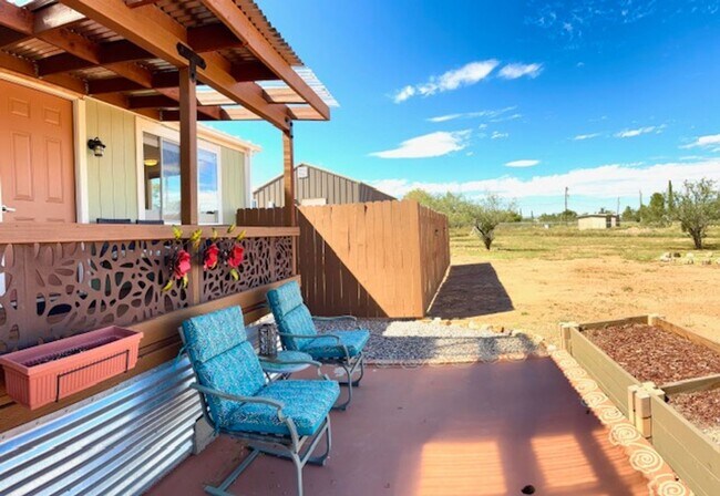 Foto del edificio - Charming Remodeled Bungalow on 1 Acre