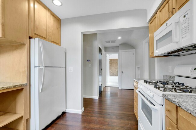 Foto del edificio - 215 New Milford Ave