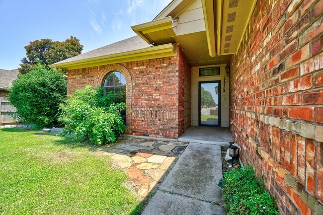 Foto del edificio - Comfortable Living in Edmond – 3BR with Prime Convenience
