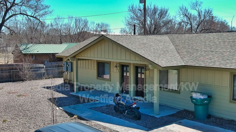 Foto principal - 561 N 10th Pl
