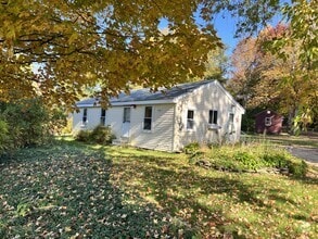 Building Photo - 9 Pebble Ln