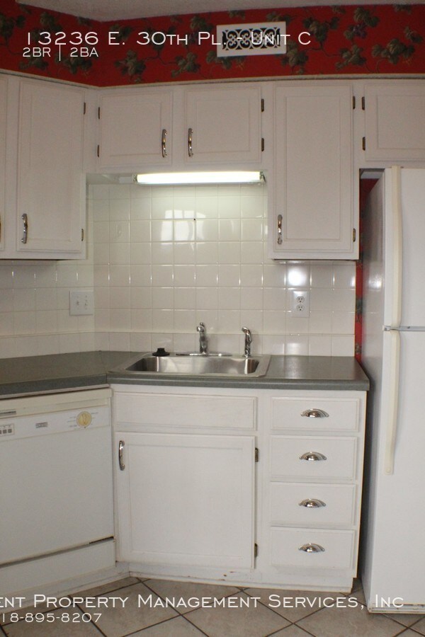 Building Photo - 2 bedroom Townhouse