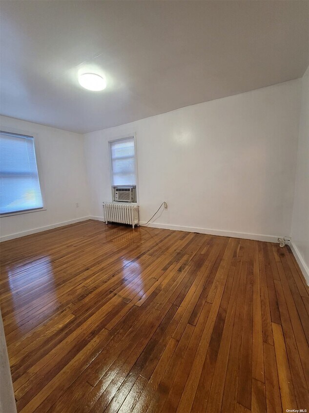81 Winter St, Lynbrook, NY 11563 Room for Rent in Lynbrook, NY