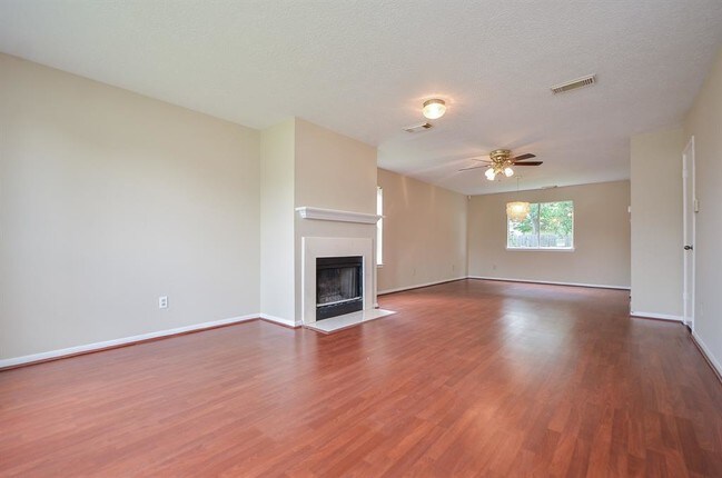 Building Photo - 13723 Wood River Dr
