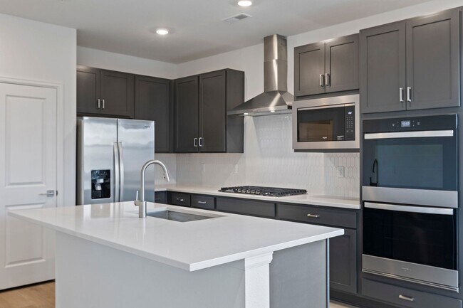 Building Photo - ***$500 off Move-In Special if moved in by...