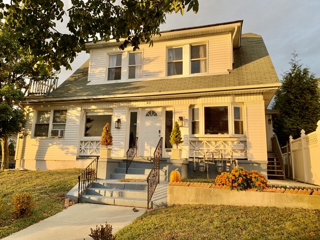 Building Photo - 415 Sunset Ave