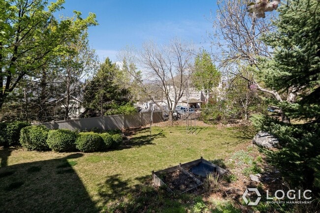 Building Photo - 9223 Silver Lake Dr