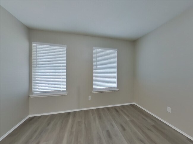 Building Photo - 16783 Fallen Timbers Dr