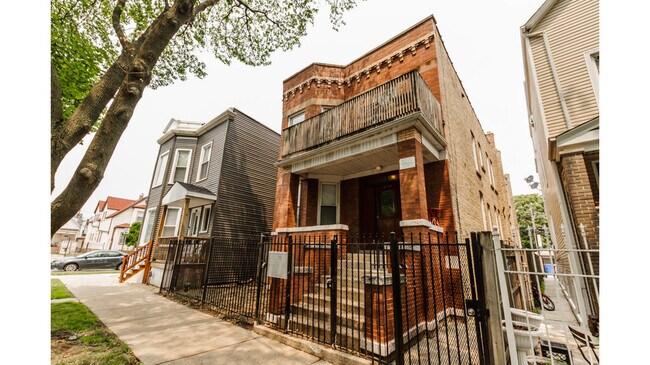 Foto del edificio - 3754 W McLean Ave