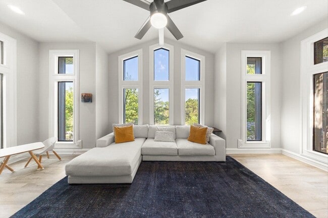 Foto del edificio - 6002 Mt Bonnell Rd