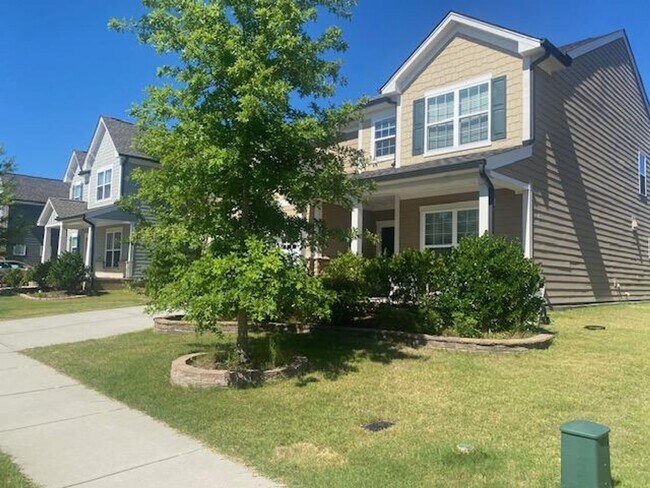 Building Photo - 439 Parlier Drive - Bev Roberts Rentals an...