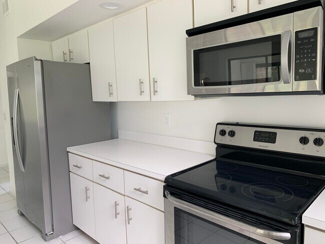 Building Photo - 8073 Aberdeen Dr