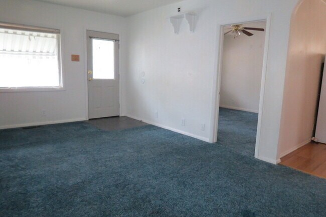 Building Photo - Coming Soon Mid April!!