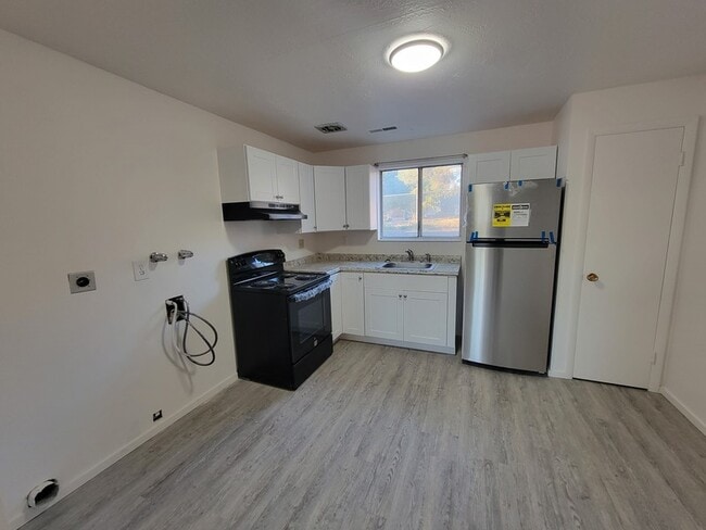 Building Photo - 31 E 1100 S