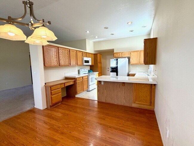 Foto del edificio - 6125 Greenbrook Dr