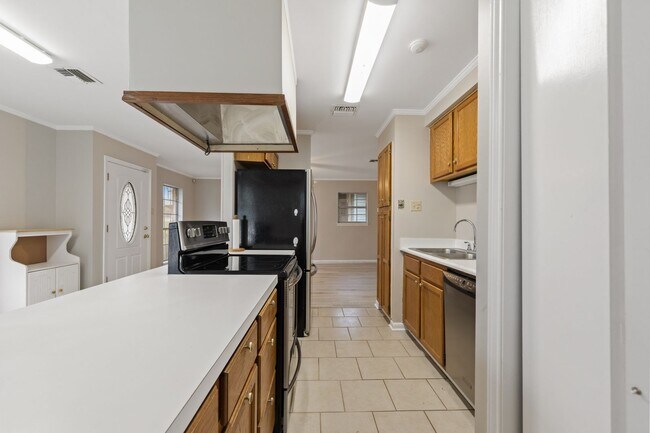 Foto del edificio - COMING APRIL 1ST!  NEWLY REMODELED HOME!