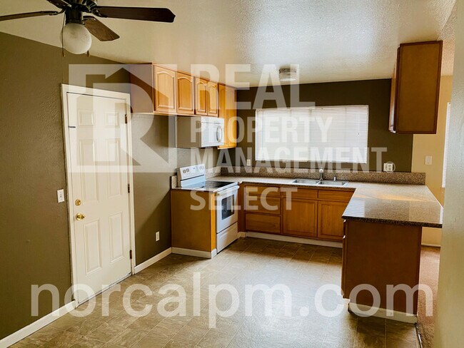 Foto del edificio - 1337 Farmington Dr