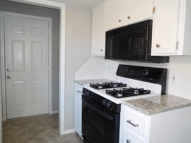 Building Photo - 3 bedroom 2 baths in Union School District