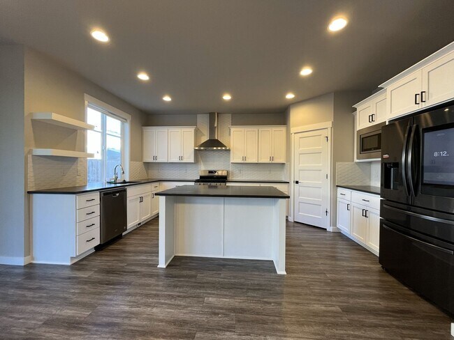 Building Photo - Expansive 2020 Forest Grove Home with 4 Bedrooms, Loft, Modern Kitchen & Covered Patio