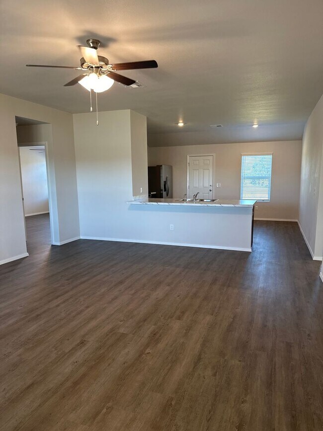Foto del edificio - *Pre-leasing* Four Bedroom | Two Bath Home...